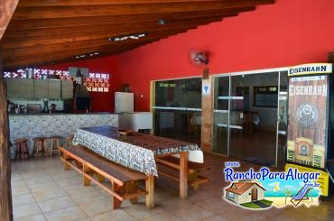 Rancho Giroldo para Alugar em Miguelopolis - Varanda com Área Gourmet