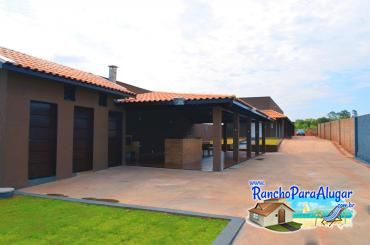 Rancho Ferreira para Alugar em Miguelopolis - Banheiros Externos