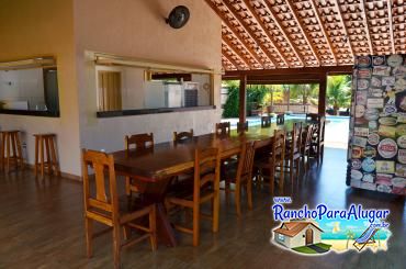 Rancho Tôa Tôa para Alugar em Miguelopolis - Varanda com Área Gourmet