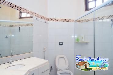 Rancho Rufino para Alugar em Miguelopolis - Banheiro da Suite 2