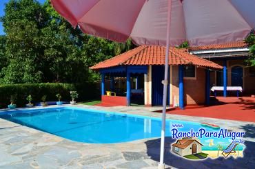 Rancho do Sossego para Alugar em Miguelopolis - Piscina ao Lado do Quiosque