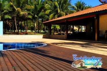 Rancho.bandeirante para Alugar em Miguelopolis - Decke ao Lado da Piscina