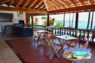 Rancho Meirival 3 para Alugar em Miguelopolis - Varanda com Área Gourmet