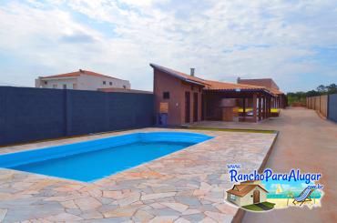 Rancho Ferreira para Alugar em Miguelopolis - Vista a Piscina para a Varanda