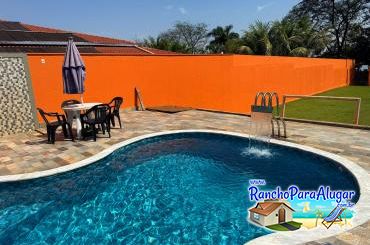 Rancho Classe A para Alugar em Miguelopolis - Vista da Piscina para o Campo