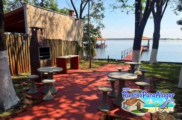 Rancho Classe A para Alugar em Miguelopolis - Mesinha as Margens do Rio