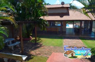 Rancho Tôa Tôa para Alugar em Miguelopolis - Vista da Casa para a Varanda