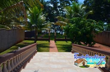 Rancho Tôa Tôa para Alugar em Miguelopolis - Vista da Piscina para o Rio