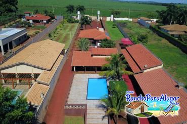 Rancho Tôa Tôa para Alugar em Miguelopolis - Piscina ao Lado da Varanda