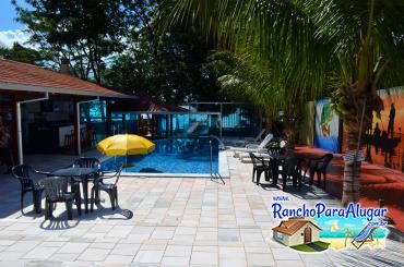 Rancho Solarium 1 para Alugar em Miguelopolis - Vista da Sala para a Piscina