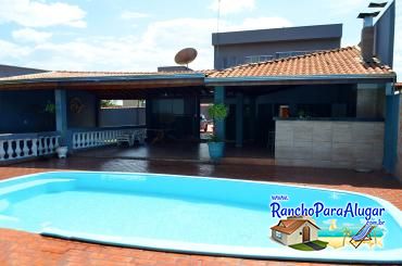 Rancho Laura Mariana para Alugar em Miguelopolis - Piscina ao Lado da Varanda