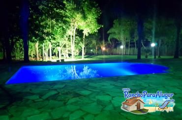 Rancho Recanto Falcão para Alugar em Miguelopolis - Piscina a Noite