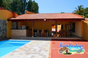 Rancho Araújo para Alugar em Miguelopolis - Vista da Piscina para a Varanda