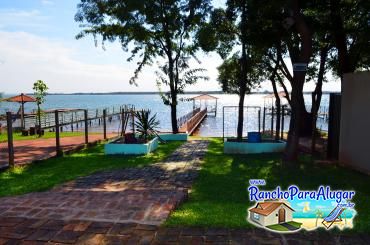 Rancho Giroldo 3 para Alugar em Miguelopolis - Vista da Piscina para o Rio