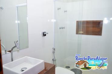 Rancho Meirival 5 para Alugar em Miguelopolis - Banheiro das Suites