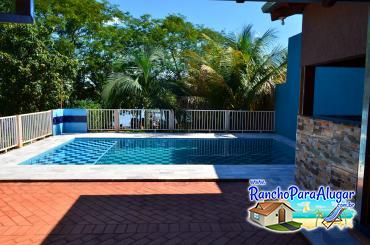 Rancho Mendes para Alugar em Miguelopolis - Vista da Varanda para a Piscina