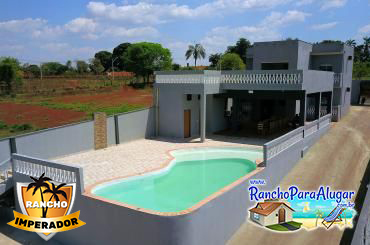 Rancho Imperador para Alugar em Miguelopolis - Vista da Piscina para a Varanda