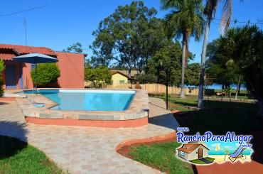 Rancho do Neneco para Alugar em Miguelopolis - Vista da Casa para a Piscina