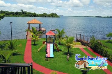 Rancho Glória para Alugar em Miguelopolis - Vista da Piscina para o Rio