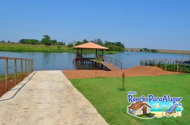 Rancho Girassol para Alugar em Miguelopolis - Rampa para Barcos e Píer