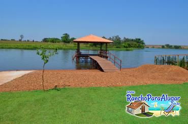 Rancho Girassol para Alugar em Miguelopolis - Píer Coberto