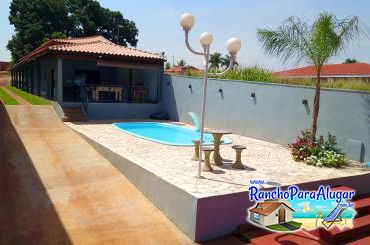 Rancho Santa Luzia para Alugar em Miguelopolis - Piscina ao Lado da Varanda