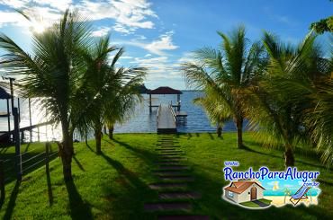 Rancho Kidelícia para Alugar em Miguelopolis - Vista da Piscina para o Píer