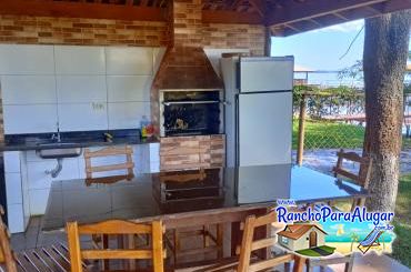 Rancho Angelina para Alugar em Miguelopolis - Área de Churrasco no Quiosque