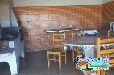 Rancho Vô Mário para Alugar em Miguelopolis - Cozinha e Área de Churrasco