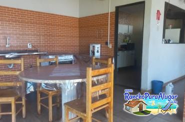 Rancho Vô Mário para Alugar em Miguelopolis - Cozinha e Área de Churrasco