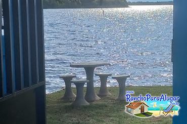 Rancho Vô Mário para Alugar em Miguelopolis - Mesinha as Margens do Rio