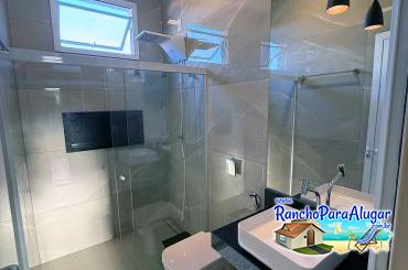 Rancho Paraná para Alugar em Miguelopolis - Interior dos Banheiros