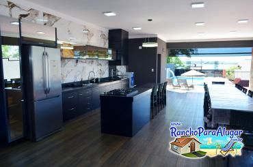 Rancho Gold para Alugar em Miguelopolis - Vista da Sala para a Varanda