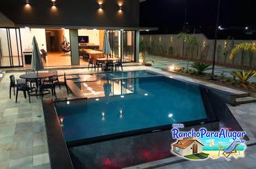 Rancho Meirival 7 para Alugar em Miguelopolis - Piscina com Hidromassagem