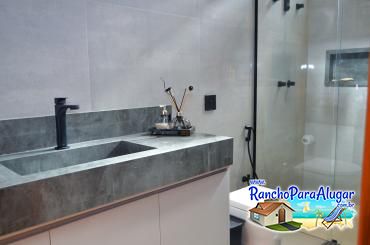 Rancho Flamboyant para Alugar em Miguelopolis - Banheiro da Suite 2