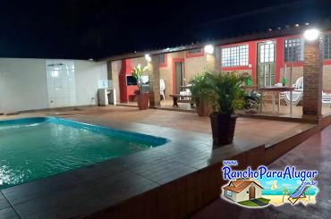 Rancho 4 Estações para Alugar em Miguelopolis - Vista da Piscina para a Varanda