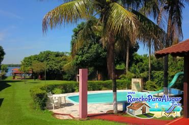 Rancho Dois Irmãos para Alugar em Miguelopolis - Vista da Piscina para o Quiosque