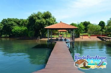 Rancho Dois Irmãos para Alugar em Miguelopolis - Vista do Píer para o Rancho