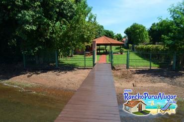 Rancho Dois Irmãos para Alugar em Miguelopolis - Vista do Píer para o Rancho