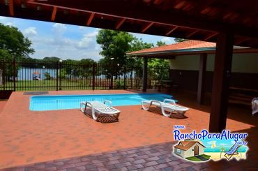 Rancho Freitas para Alugar em Miguelopolis - Vista da Varanda para a Piscina