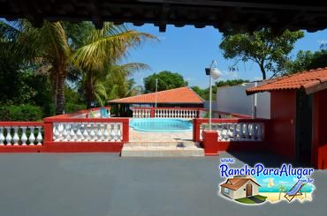 Rancho Gambi para Alugar em Miguelopolis - Vista da Casa para a Piscina