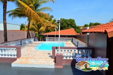 Rancho Gambi para Alugar em Miguelopolis - Vista da Sala para a Piscina