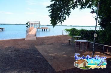 Rancho Giroldo 2 para Alugar em Miguelopolis - Mesinhas ao Lado do Píer