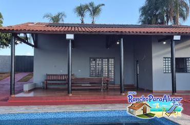 Rancho Vinimar 2 para Alugar em Miguelopolis - Vista da Piscina para a Varanda