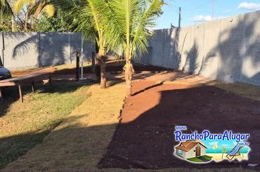 Rancho Vinimar 2 para Alugar em Miguelopolis - Estacionamento Interno